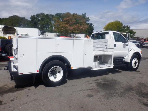 2011 Ford F-750 Service Truck 2WD 3 Seater Diesel image 6