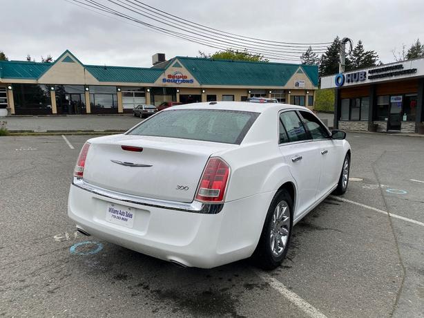 2012 Chrysler  300 Limited fully equipped image 5