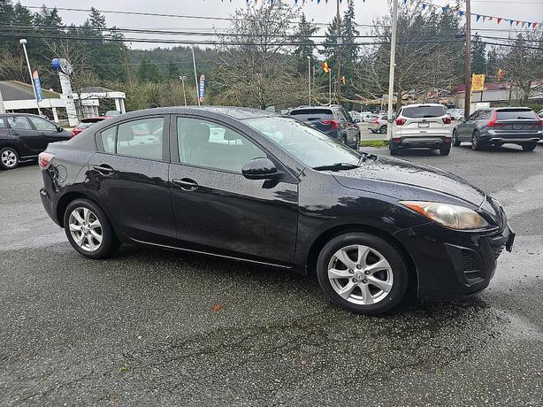 2011 Mazda  Mazda3 i Sport image 1