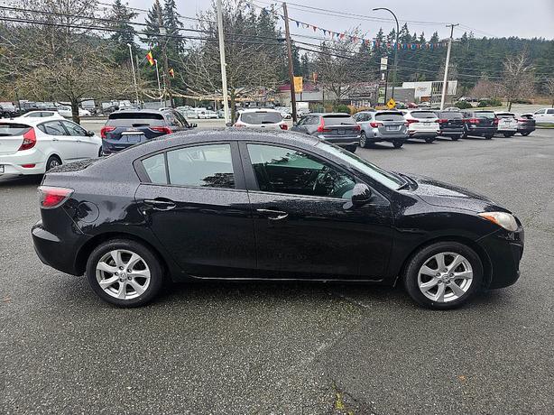 2011 Mazda  Mazda3 i Sport image 2