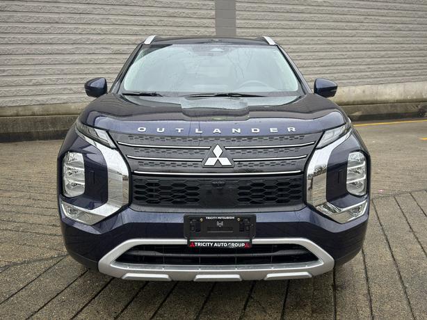 2024 Mitsubishi Outlander image 3
