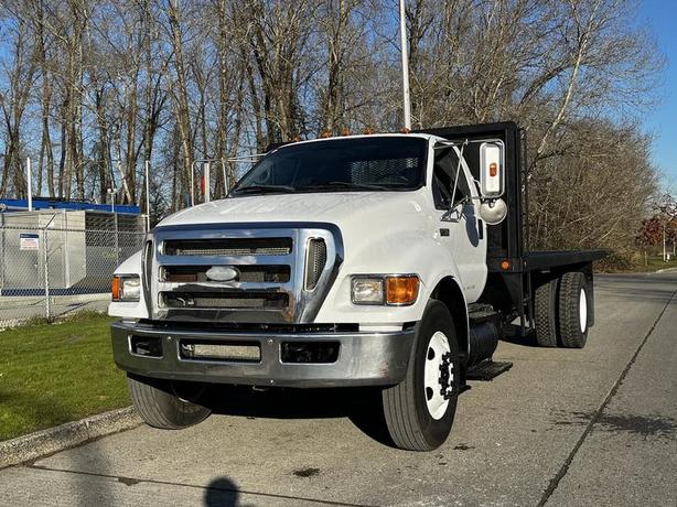 2008 Ford F-750 Flack Deck 2WD Diesel Hydraulic Brakes image 4