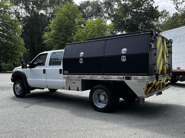 2016 Ford F-550 XL Crew Cab Dually 4x4 Service Truck with Water Tank image 7