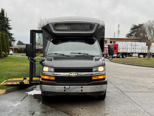 2020 Chevrolet Express 4500 22-Passenger Bus with Wheelchair Ramp image 3
