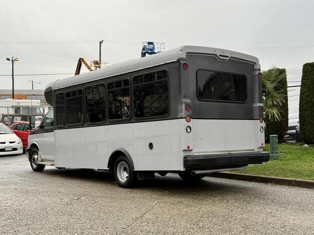 2020 Chevrolet Express 4500 22-Passenger Bus with Wheelchair Ramp image 7