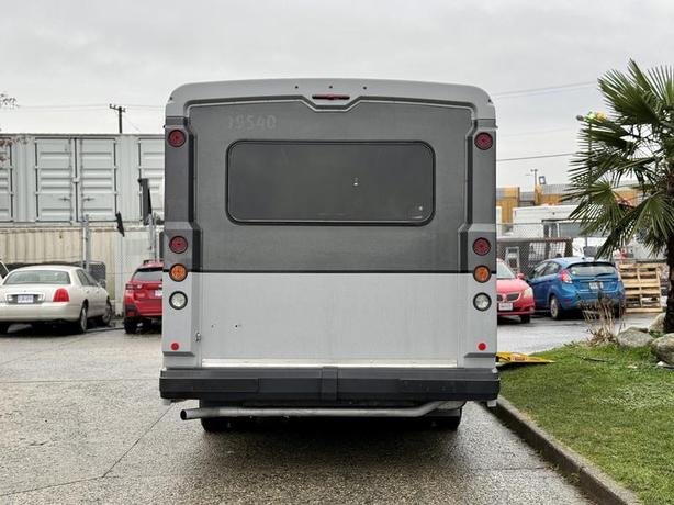 2020 Chevrolet Express 4500 22-Passenger Bus with Wheelchair Ramp image 8