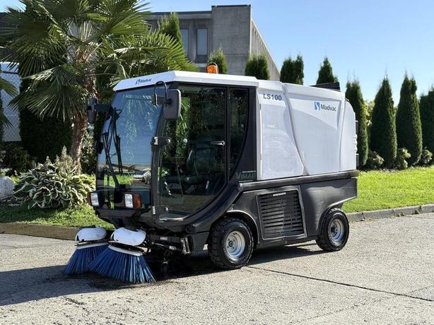 2017 Madvac LS100 Compact Sweeper image 5