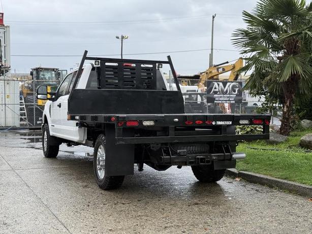 2019 Ford F-350 SD XLT 4x4 Crew Cab Diesel with 8-Foot Flat Deck image 8