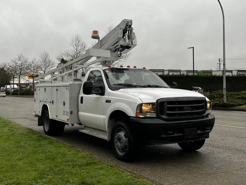 2004 Ford F-450 SD Super Duty 2WD Dually Altec Bucket Service Truck display photo