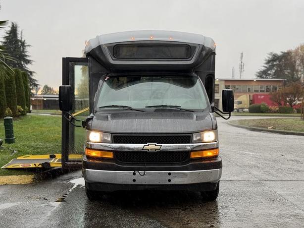 2019 Chevrolet Express 4500 22-Passenger Bus with Wheelchair Ramp image 3