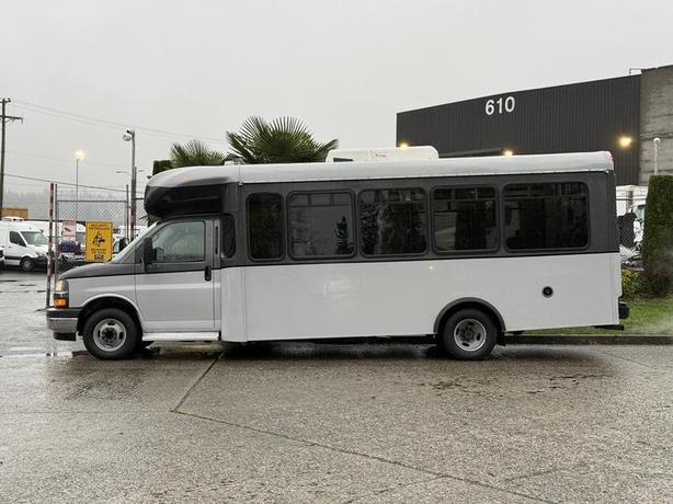 2019 Chevrolet Express 4500 22-Passenger Bus with Wheelchair Ramp image 6