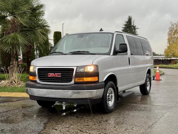 2023 GMC Savana LT 2500 12-Passenger Van image 4