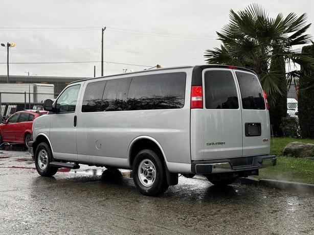 2023 GMC Savana LT 2500 12-Passenger Van image 7