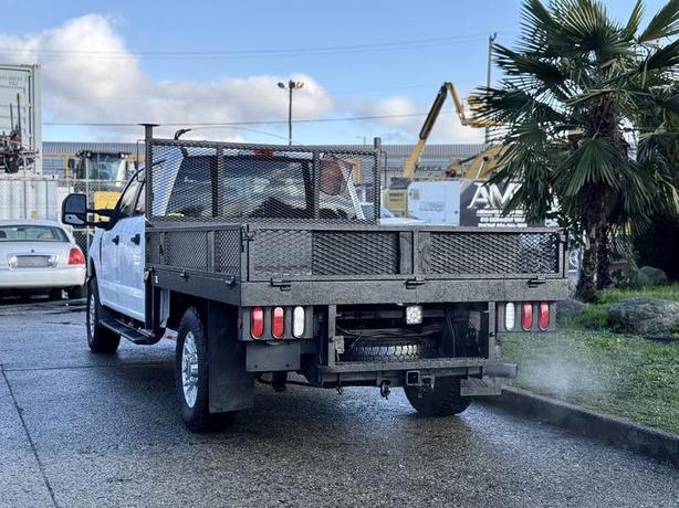 2020 Ford F-350 XLT 4X4 9-Foot Flat Deck Truck image 8