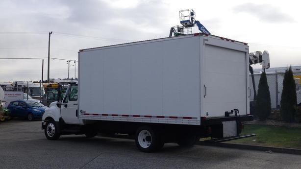 2012 International TerraStar 16 Foot Cube Van 3 Seater Diesel image 7