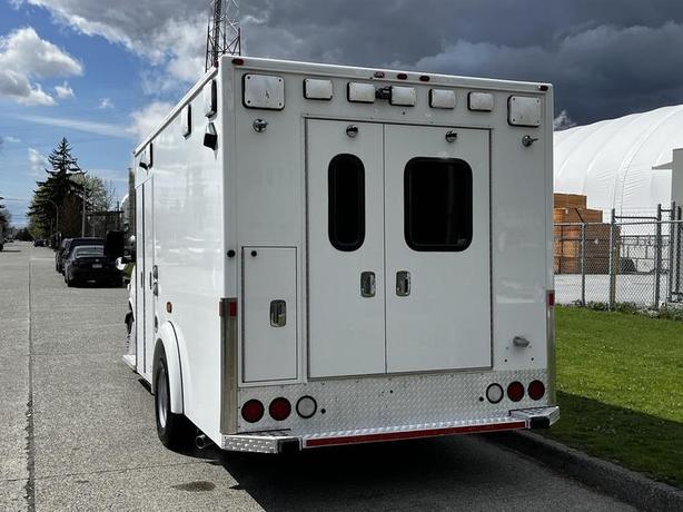 2013 Chevrolet Express Ex-Ambulance image 8