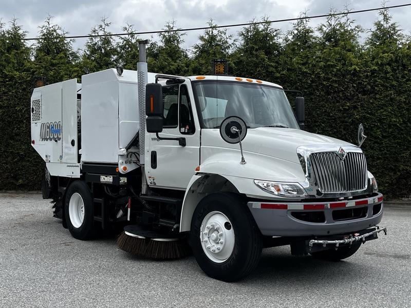 2012 International DuraStar 4300 M6000 Schwarze Sweeper Diesel display photo