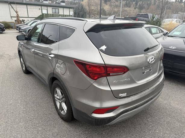 2018 Hyundai Santa Fe Sport Luxury LEATHER! POWER DRIVERS! HEATED SEATS! NO ACCI image 3