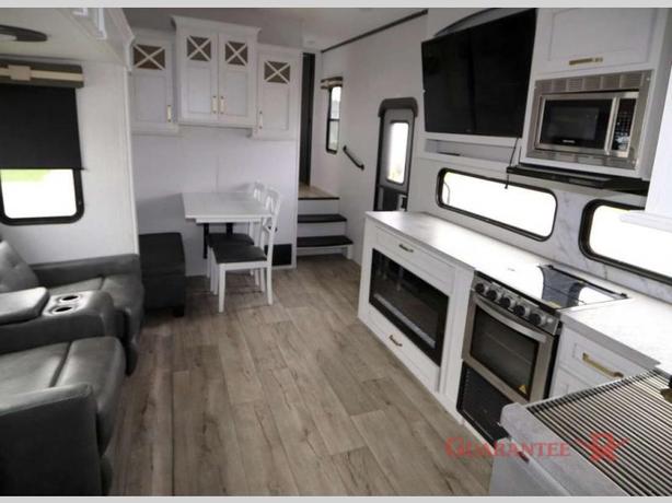 Used 2022 Dutchmen RV Astoria 2943BHF image 7