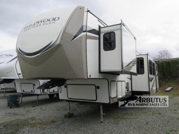 Used 2022 Forest River RV Wildwood Heritage Glen 356QB image 2