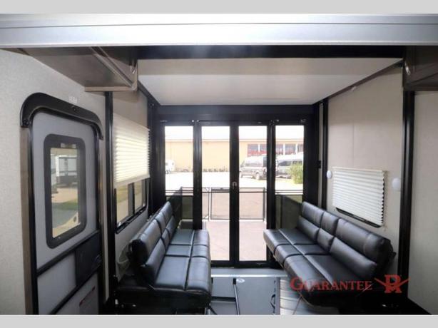 Used 2020 Dutchmen RV Voltage 4185TH image 8