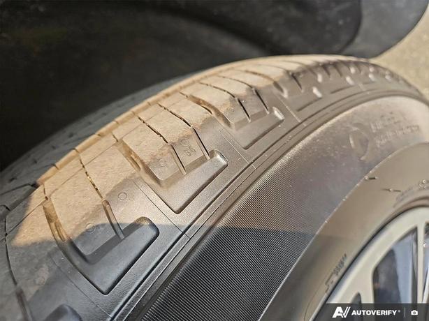 2022 Ford Escape SE Plug-In Hybrid FWD | Keyless Start | Back Up Camera! image 7