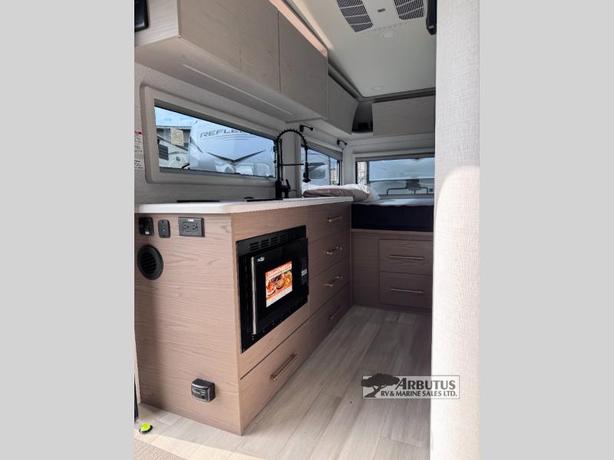 Used 2025 Grand Design Serenova 160LG image 8