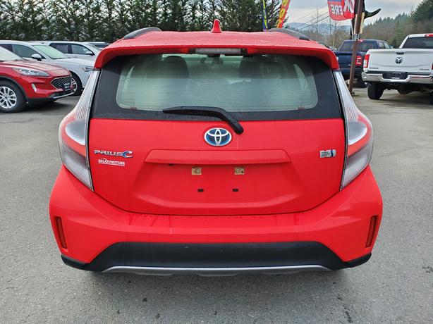 2018 Toyota Prius c image 7