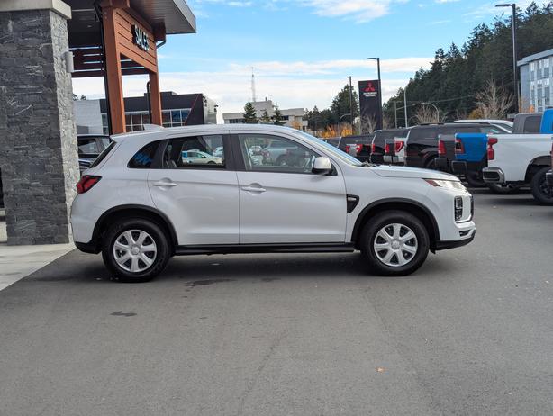 2024 Mitsubishi RVR ES - Low KMs, 4x4, Heated Seats image 5