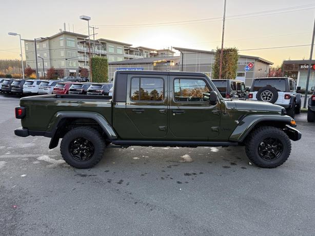 2022 Jeep Gladiator Willys image 6