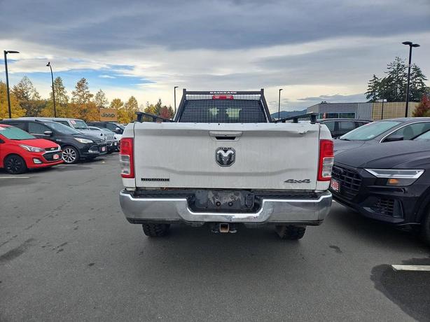 2020 RAM 3500 Big Horn 4x4 Crew Cab 8' Box | Android Auto | Apple CarPlay! image 5