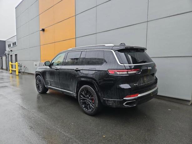 2023 Jeep Grand Cherokee L Summit Reserve 4x4 | One Owner | Night Vision! image 4