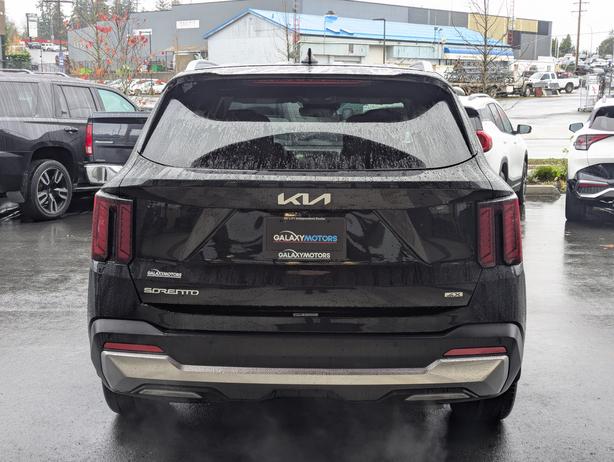 2024 Kia Sorento EX - AWD, Heated Seats/Steering Wheel, 7 Passenger image 7
