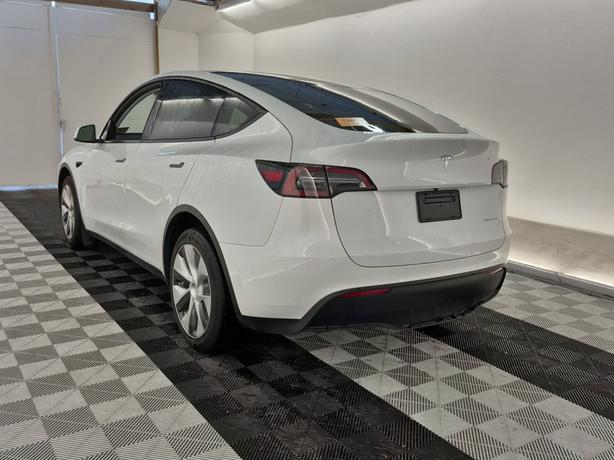2023 Tesla Model Y Long Range AWD | GPS Navigation! image 6