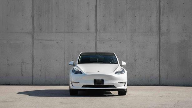 2023 Tesla Model Y Long Range AWD | Heated Seats! image 3