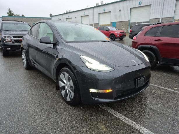 2024 Tesla Model Y Long Range AWD | GPS Navigation | Heated Seats! image 2