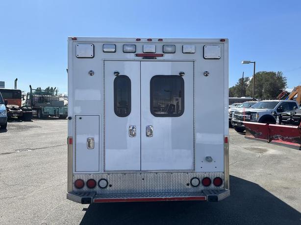 2016 Chevrolet Express G3500 Cube Van Ex Ambulance image 5