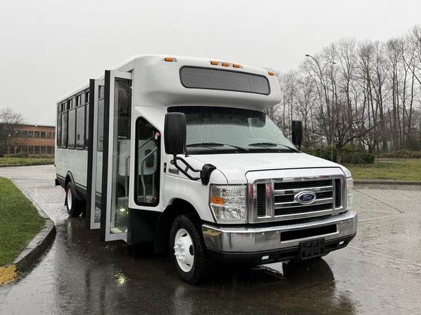2014 Ford E-450 Super Duty 25-Passenger Bus with Front and Rear Air Conditioning image 2