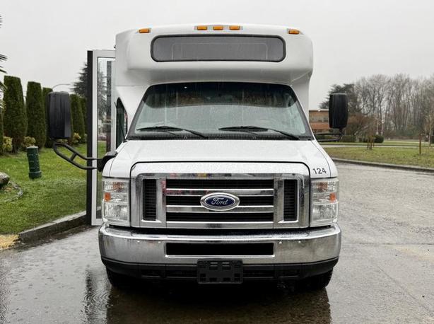 2014 Ford E-450 Super Duty 25-Passenger Bus with Front and Rear Air Conditioning image 3