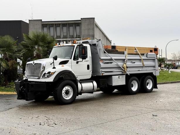 2012 International WorkStar 7500 Dump Truck with Sander image 5