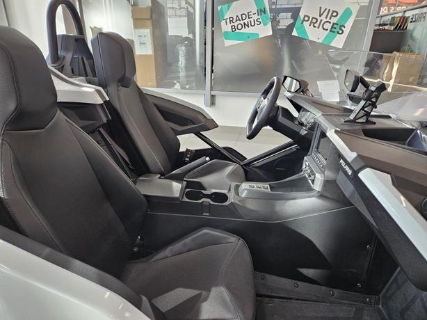 2022 Polaris Polaris Slingshot Winter Blow out! Wholesale Pricing! image 6