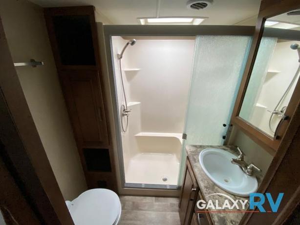 Used 2015 Grand Design Reflection 337RLS image 7