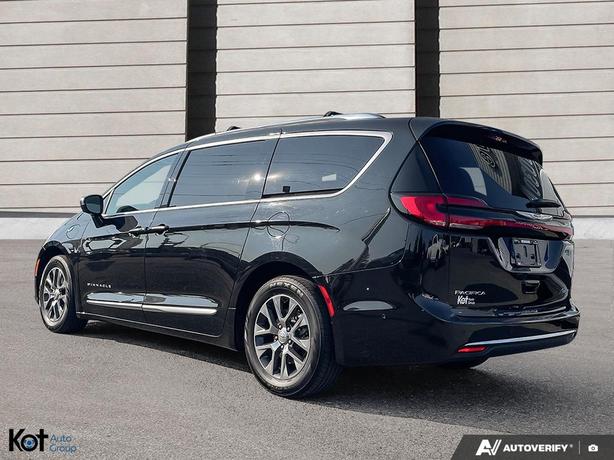 2022 Chrysler Pacifica Hybrid Pinnacle image 4