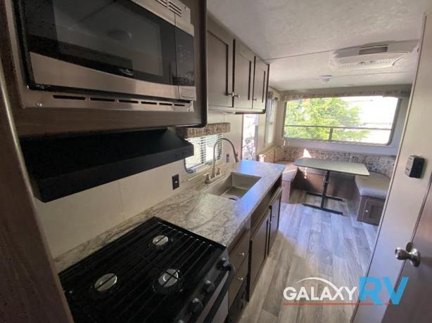 Used 2019 Keystone RV Hideout 21FQWE image 6