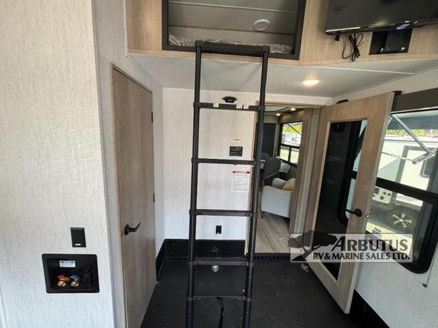 Used 2024 Grand Design Momentum M-Class 395MS image 5