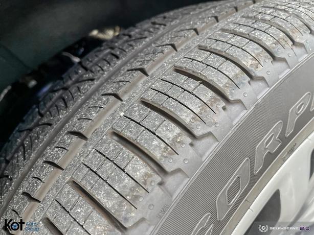 2023 Jeep Grand Wagoneer Series Iii demo image 7