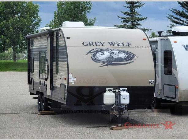 Used 2018 Forest River RV Cherokee Grey Wolf 22MKSE image 1