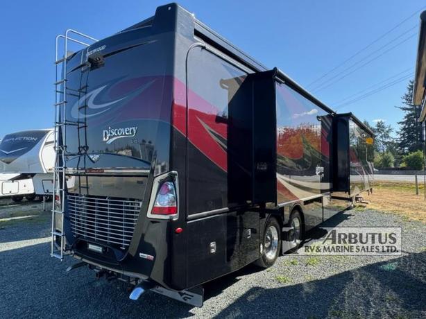 Used 2019 Fleetwood RV Discovery LXE 44H image 7