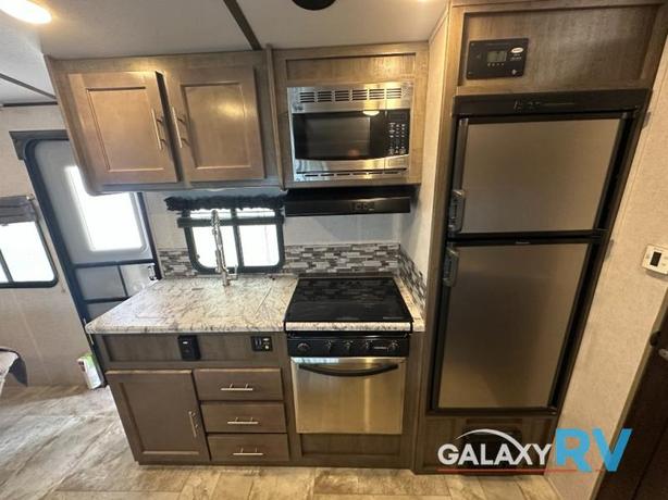 Used 2017 Forest River RV Surveyor 201RBS image 8