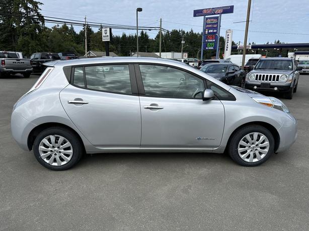 2015 Nissan LEAF S image 6